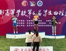 改写：比赛变幻莫测，运动员表现抢眼的简单介绍