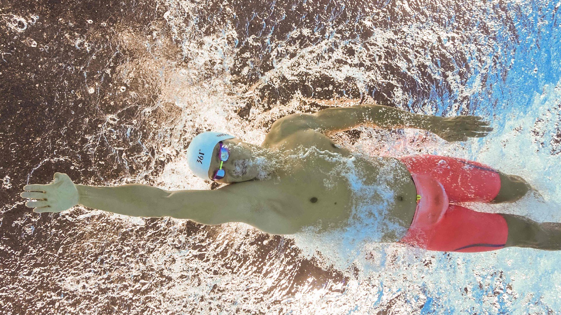 足球赛场焦点！俄罗斯队对阵阿根廷队，体能极限考验，赛场硬仗一触即发